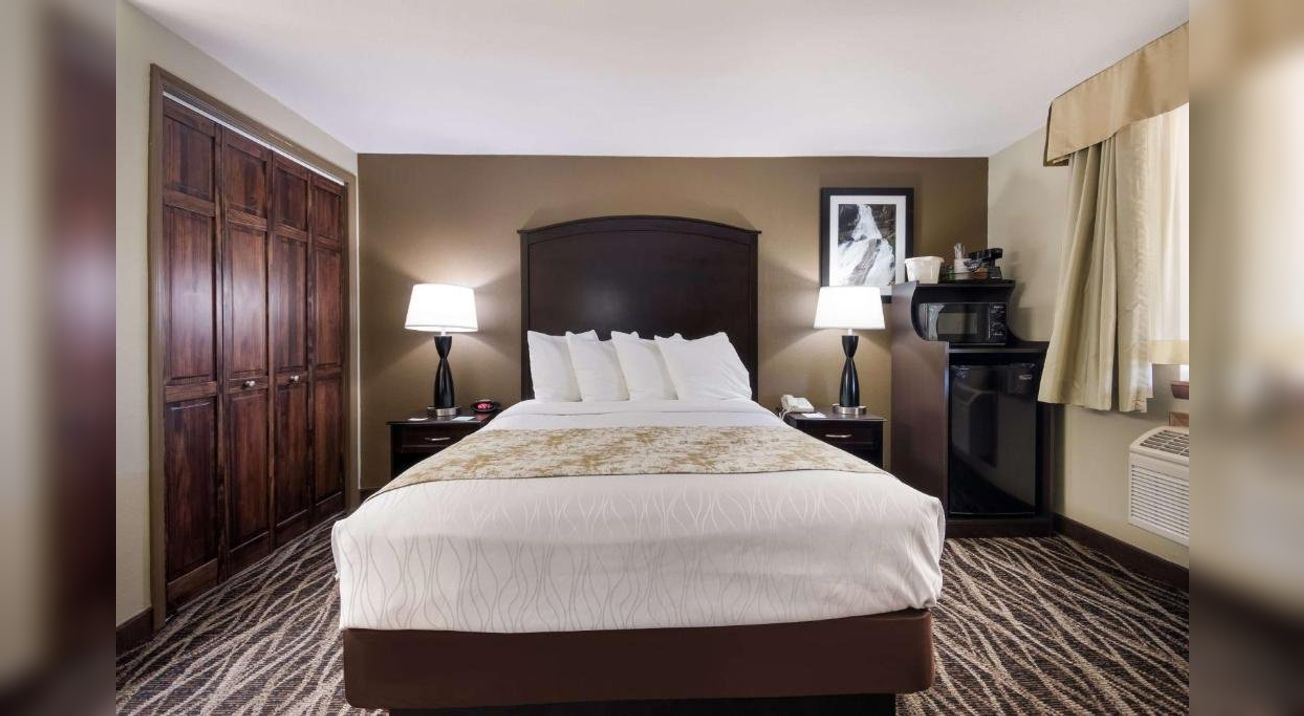 1 queen Room. BW Weston inn