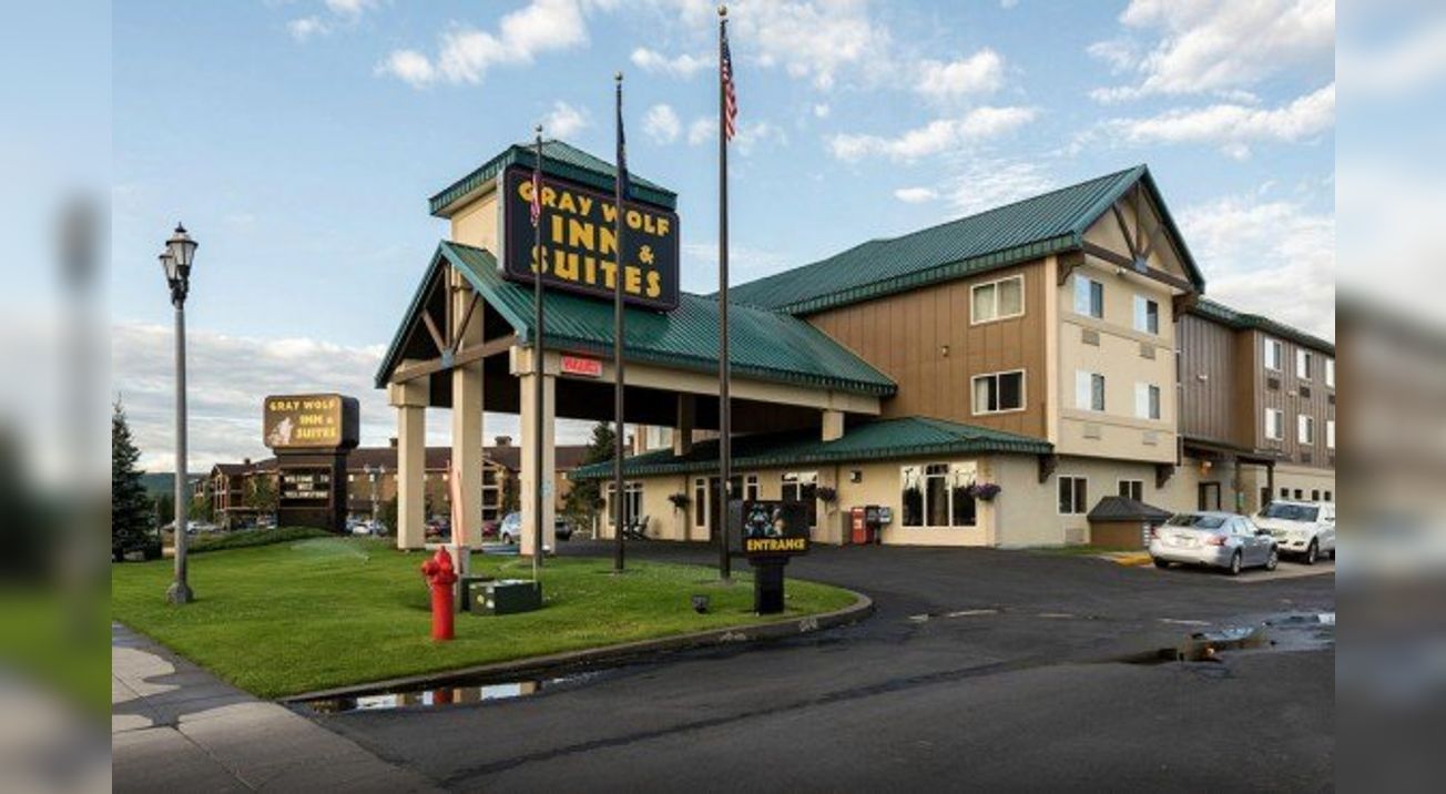 Gray Wolf Inn &amp; Suites