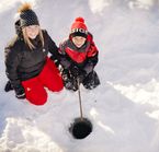 Pêche sur un lac gelé