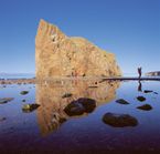 Hiking at the foot of Roché Percé