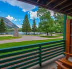 Vue sur le lac Waterton depuis le balcon