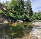 Embarcation nautique sur la rivière
