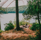 Sieste sur le bord du lac