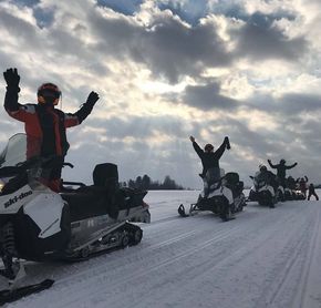 Randonnée en motoneige avec guide
