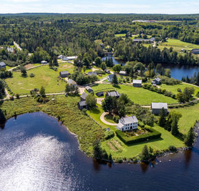 Vue aérienne du site de Kings Landing, Fredericton, Nouveau-Brunswick