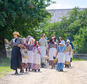 Enfants en costumes d'époque, Kings Landing, Fredericton, Nouveau-Brunswick