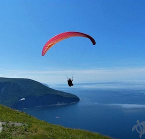 Paragliding flight at Mont-Saint-Pierre