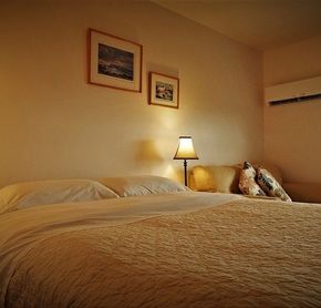 Room Queen bed