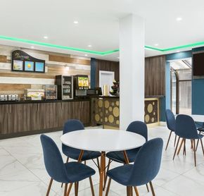 Breakfast room