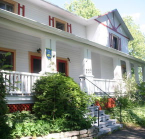 Almatoit B&B, QC