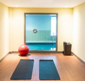 Yoga & pool
