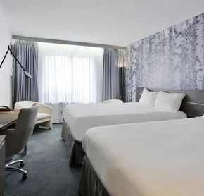 Bedroom with 2 double beds