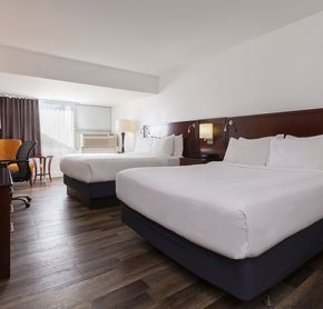 2 queen room