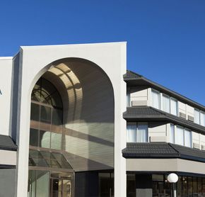 Strata Hotel - Kingston