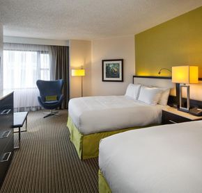 2 queen beds