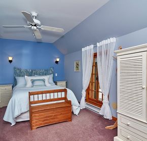Queen room
