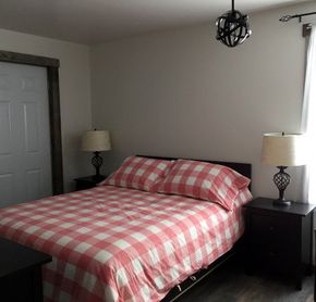 Room with 1 queen bed