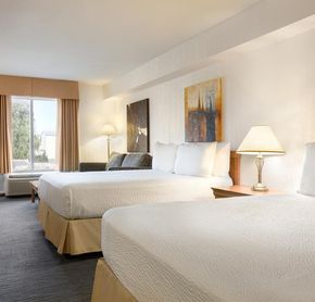 2 queen beds