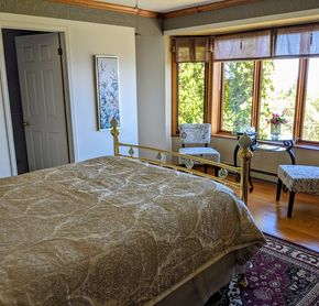 "Soleil Levant" room