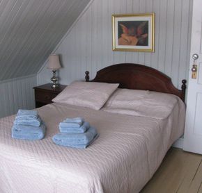 Chambre avec salle de bain partagée