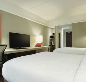 2 queen beds