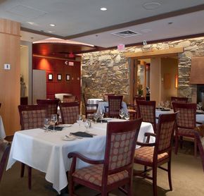 Cinnamon Bear Bar & Grille