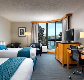 2 beds room with harbor view