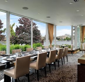 Panoramic restaurant-bar
