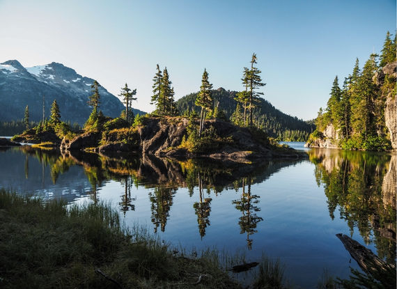 Lac et forêt sur l'île de Vancouver