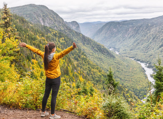 Randonneuse au Québec en automne