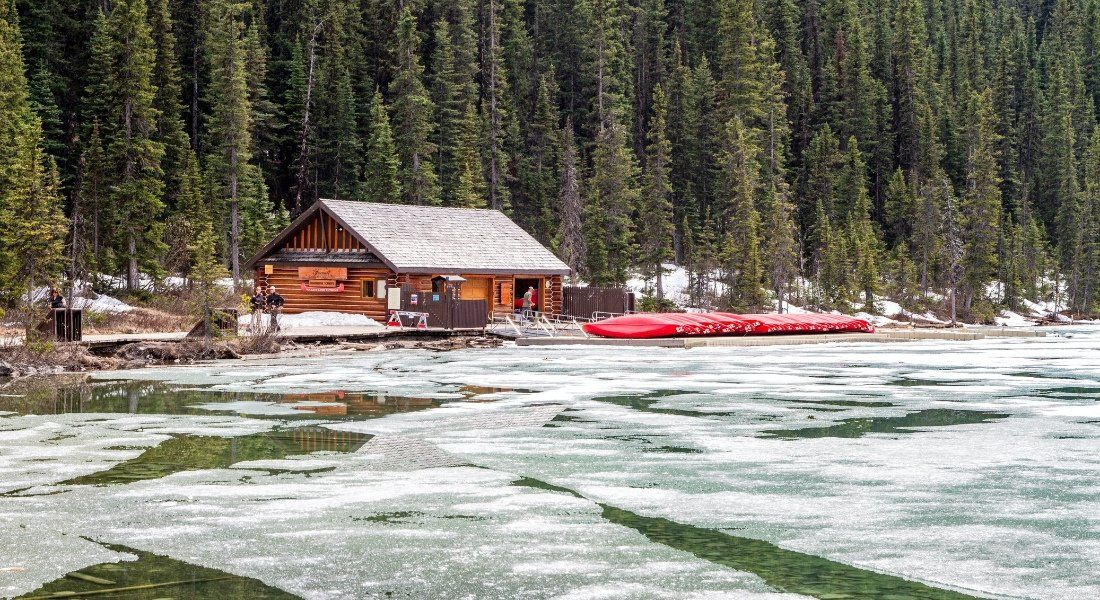 Unsplash - @Denisse Leon When to travel to Canada?