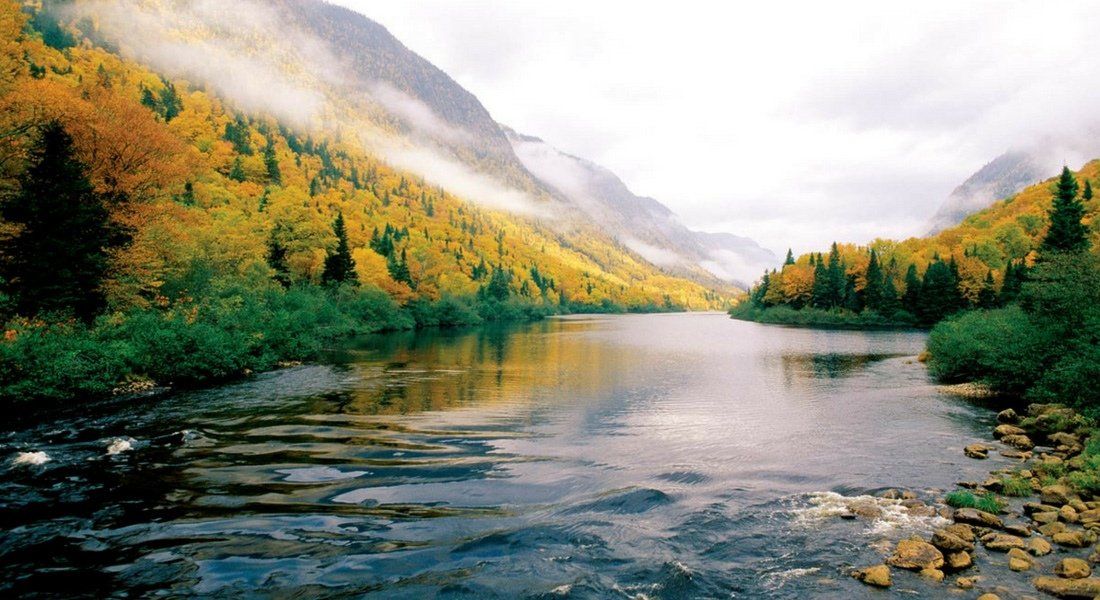 Paysage automnal de la vallée de la Jacques-Cartier