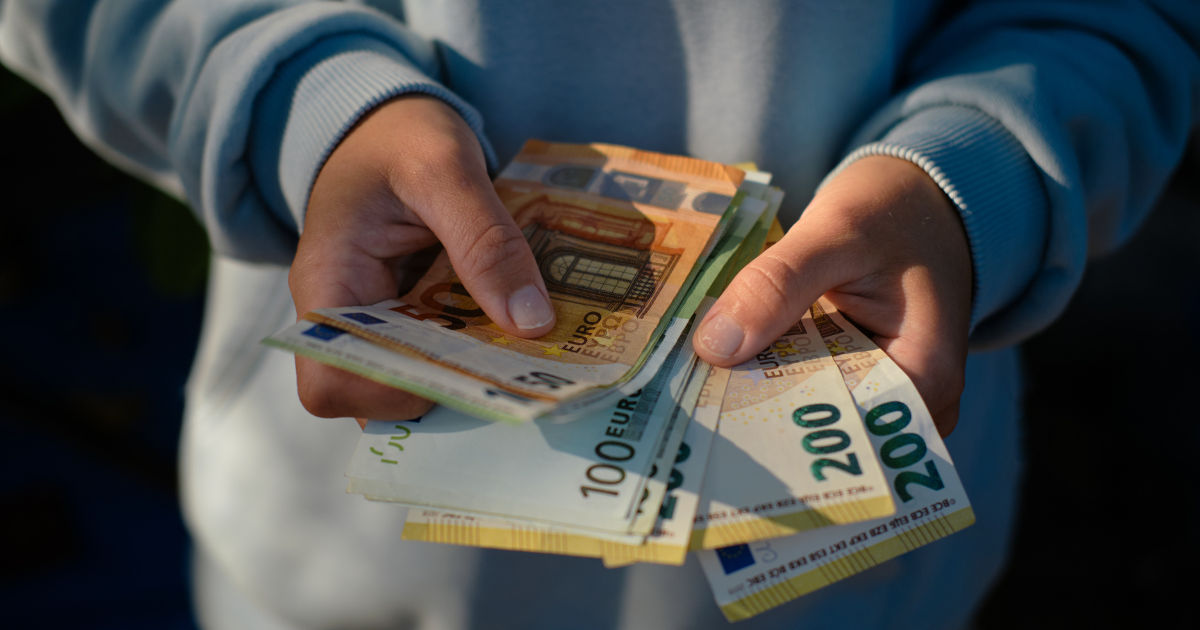 Où changer mes euros en dollars canadiens ?