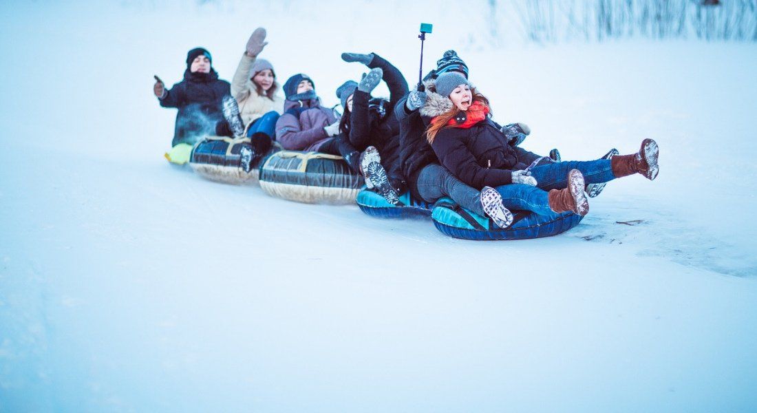 Activité de glisse hivernale Glissade sur tube en hiver