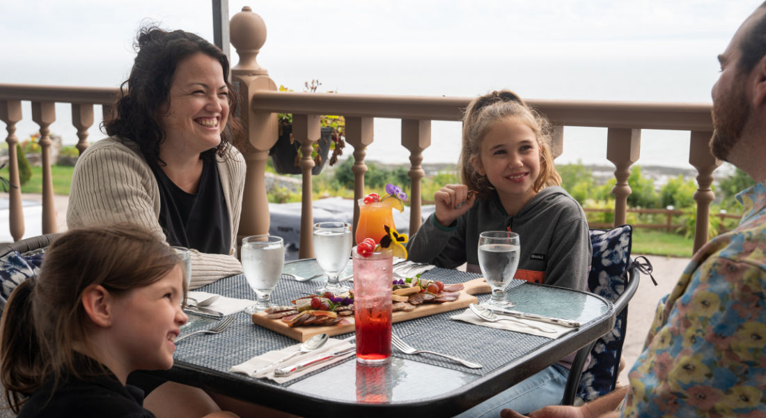 Restaurant de l'Hôtel Cap-aux-Pierres restaurant isle aux coudres