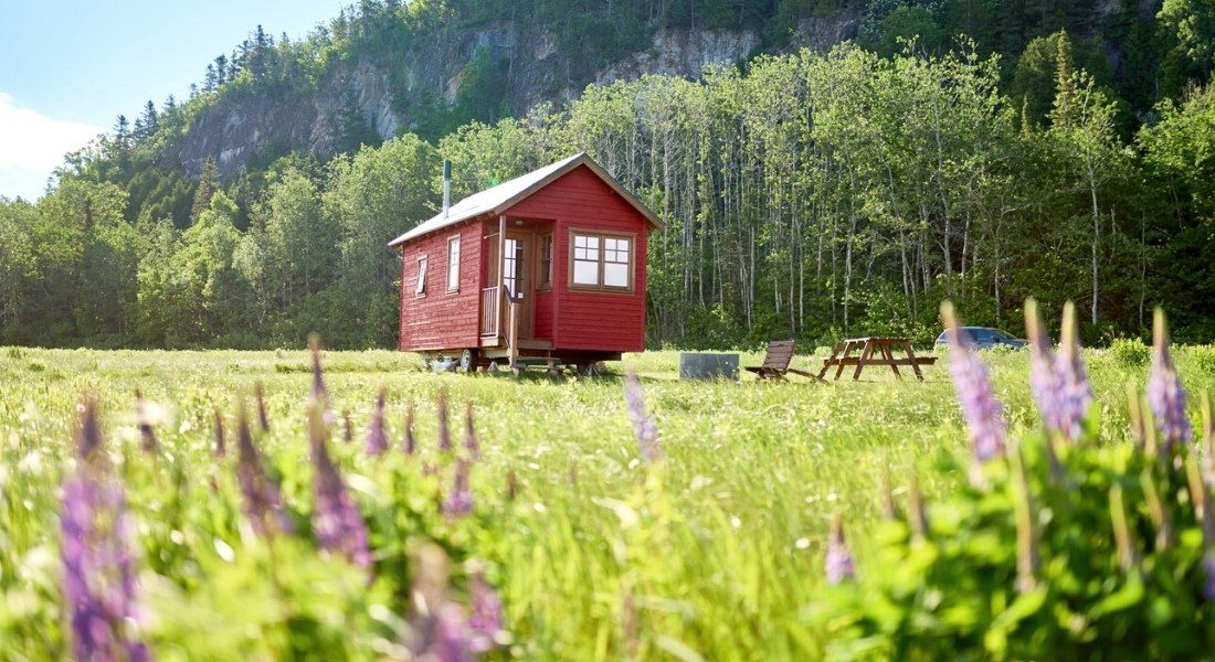 Domaine Floravie Microchalet coloré au Québec