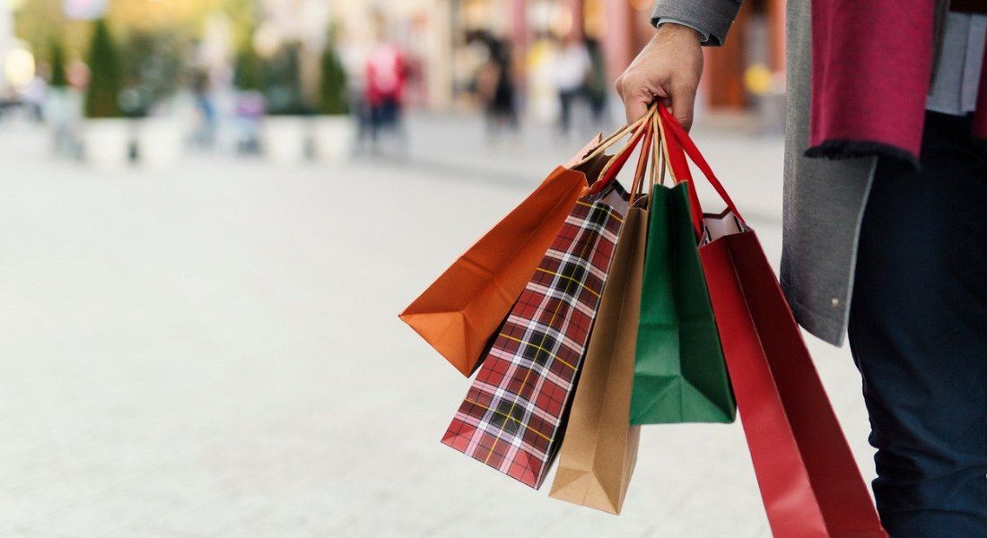 Au Québec, on utilise plutôt la traduction « magasinage »