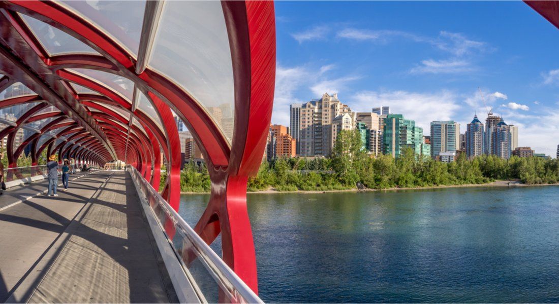 @Jeff Whyte - Shutterstock 450924076 Visit Calgary Peace bridge