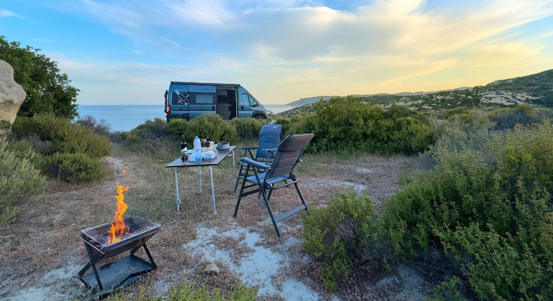 null van au bord de l'eau au Canada