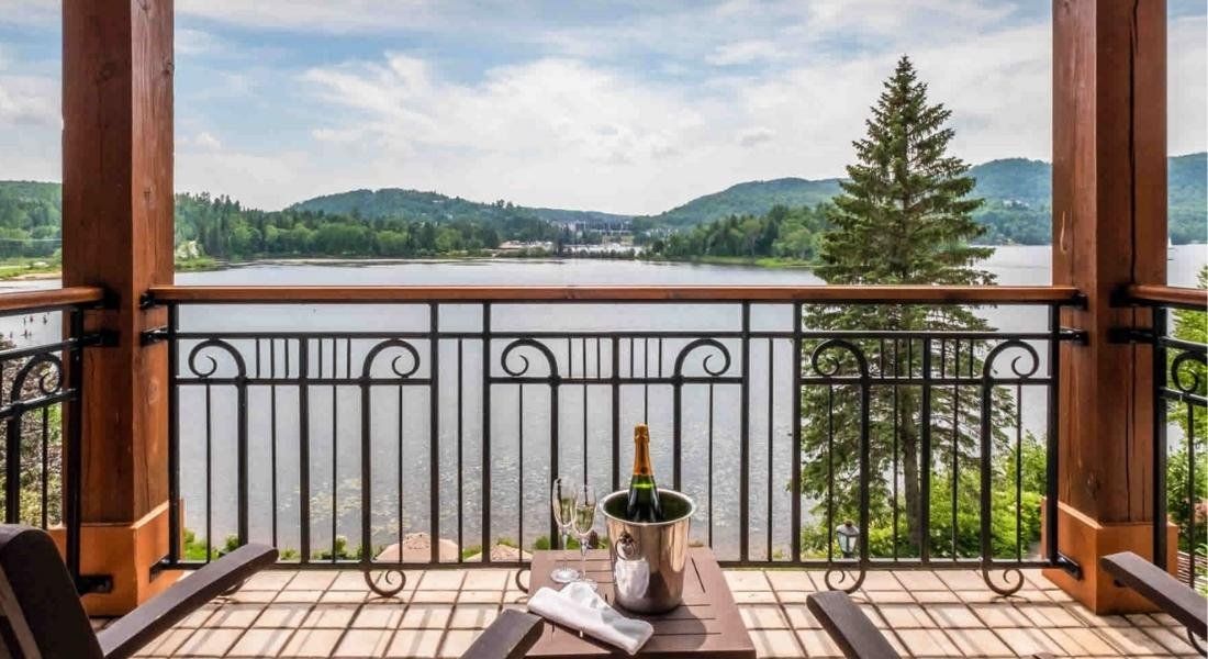 @ Hôtel Quintessence Tremblant Balcon d'une chambre avec vue sur le lac