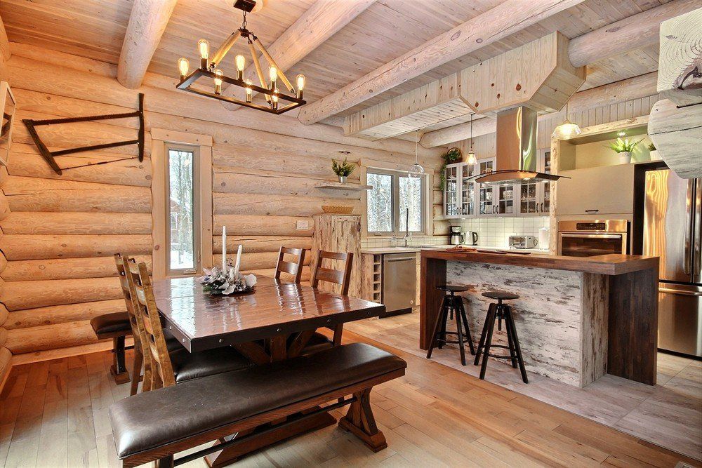 Chalet en bois rond Le Perce-Neige - Foyer intérieur