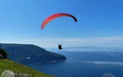 Paragliding flight at Mont-Saint-Pierre