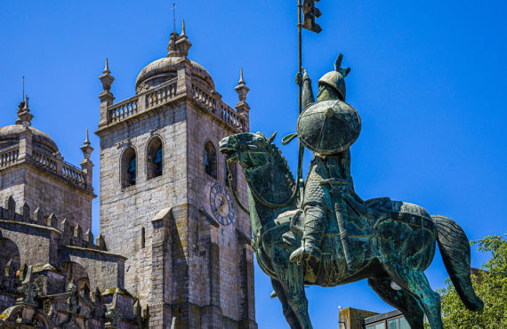 Porto, devant la cathédrale