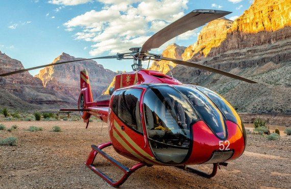 En hélicoptère au dessus du Grand Canyon