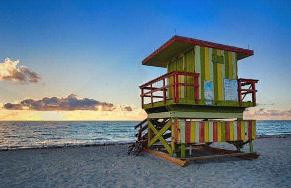 Tour de Lifeguard de la 8 th street (DollarPhotoClub, Tim Azar)