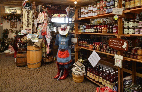 Buffalo Bill Cabin Village - Boutique souvenirs