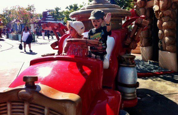 Petit tour de camion de pompier à Disneyland (Authentik USA, Simon Lemay)