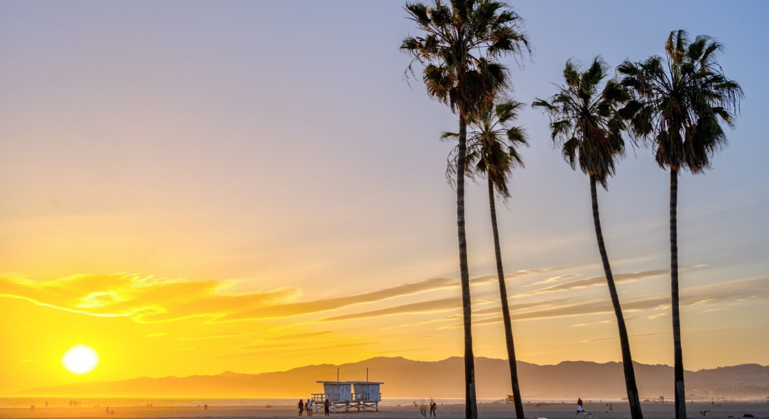 Coucher de soleil sur la plage de Venice Beach Venice Beach, Los Angeles