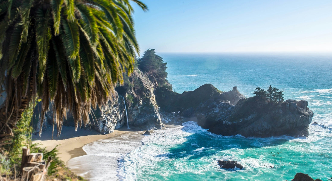 Pfeiffer Beach Vue en surplomb de Pfeiffer Beach sur la Highway 1