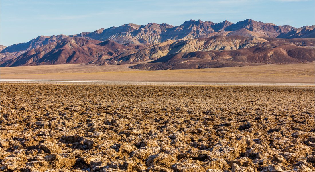 Paysage aride et désertique typique de la Death Valley